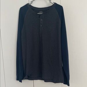 St. John’s Bay Legacy Henley Shirt Large Charcoal Gray Navy Blue Colorblock